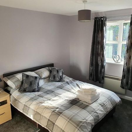 The Bell Apartment. Modern, Stylistic & Luxurious Falkirk Bagian luar foto