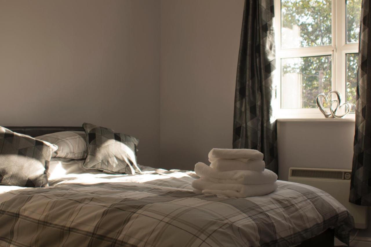 The Bell Apartment. Modern, Stylistic & Luxurious Falkirk Bagian luar foto