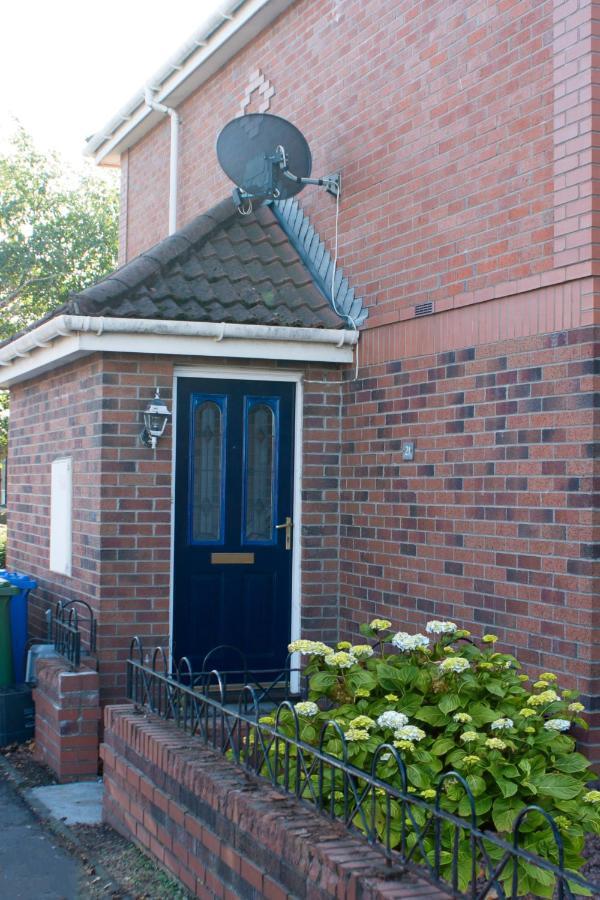 The Bell Apartment. Modern, Stylistic & Luxurious Falkirk Bagian luar foto