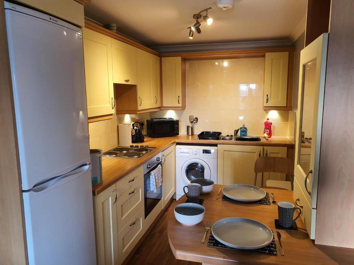 The Bell Apartment. Modern, Stylistic & Luxurious Falkirk Bagian luar foto