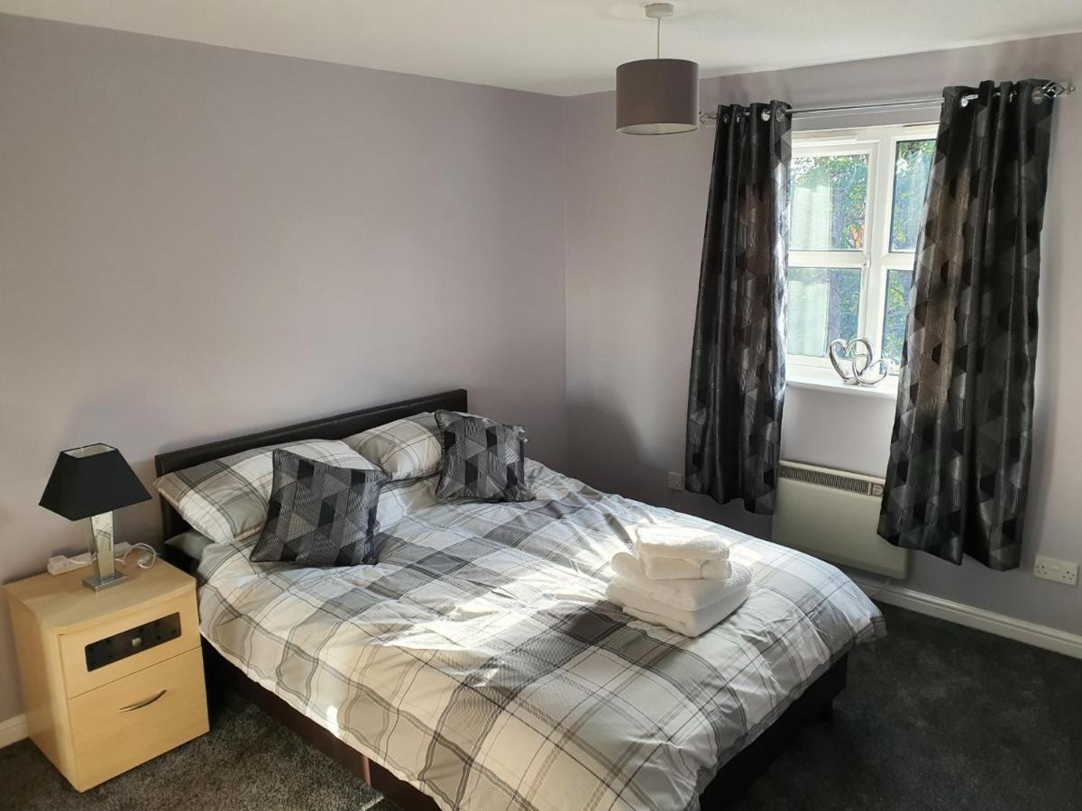 The Bell Apartment. Modern, Stylistic & Luxurious Falkirk Bagian luar foto