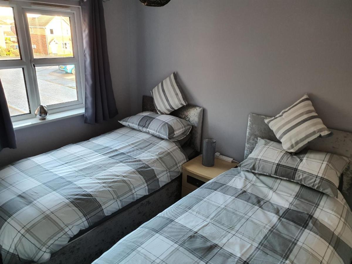 The Bell Apartment. Modern, Stylistic & Luxurious Falkirk Bagian luar foto