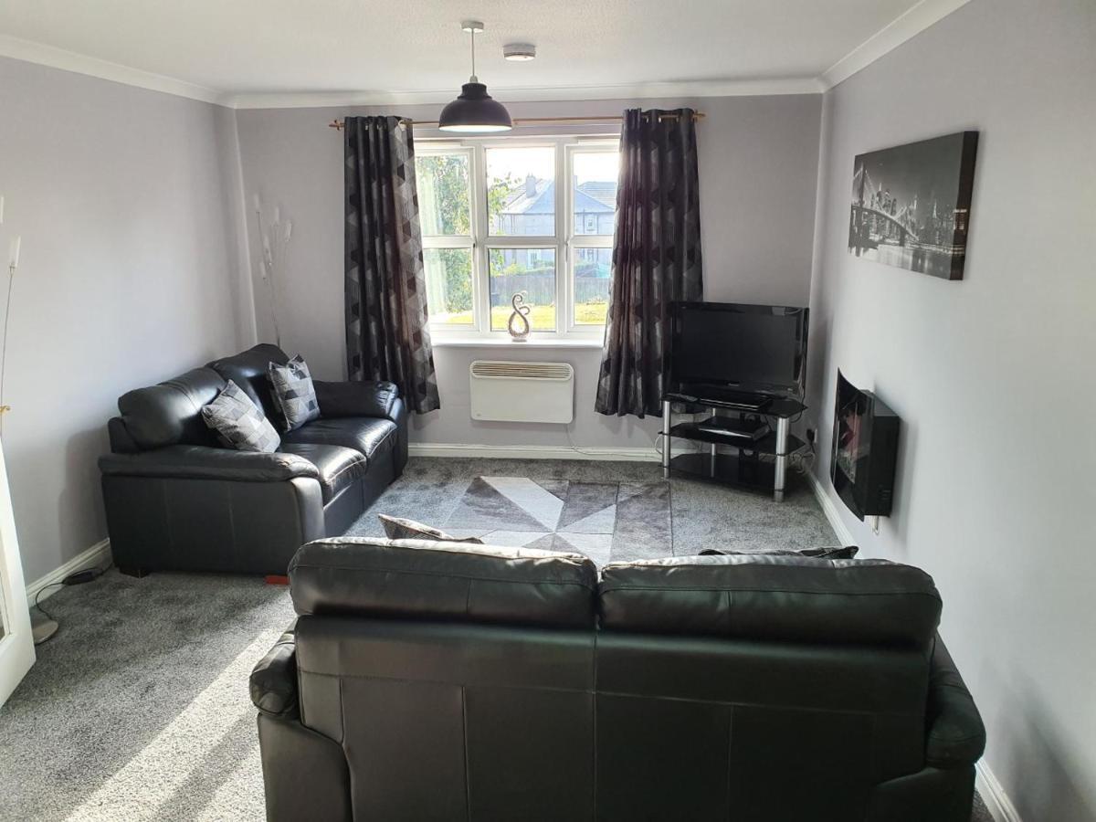 The Bell Apartment. Modern, Stylistic & Luxurious Falkirk Bagian luar foto