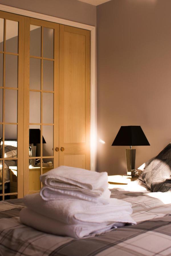 The Bell Apartment. Modern, Stylistic & Luxurious Falkirk Bagian luar foto